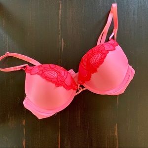 Victoria’s Secret 34A Bombshell Plunge